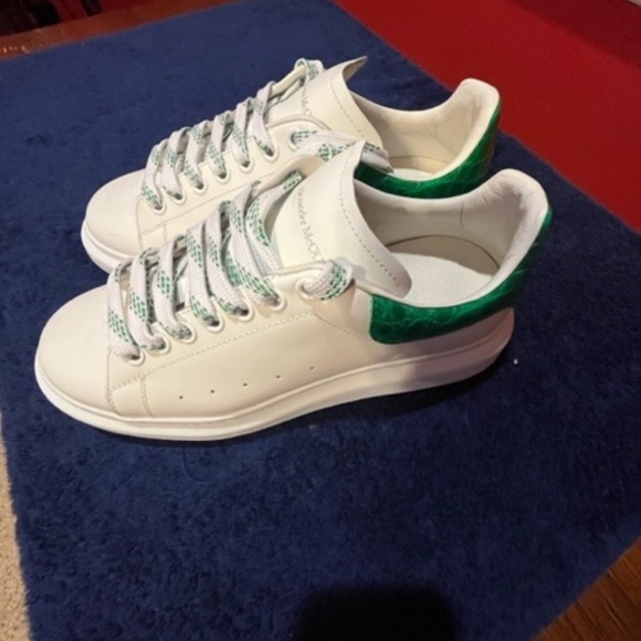 Athletic_Shoes